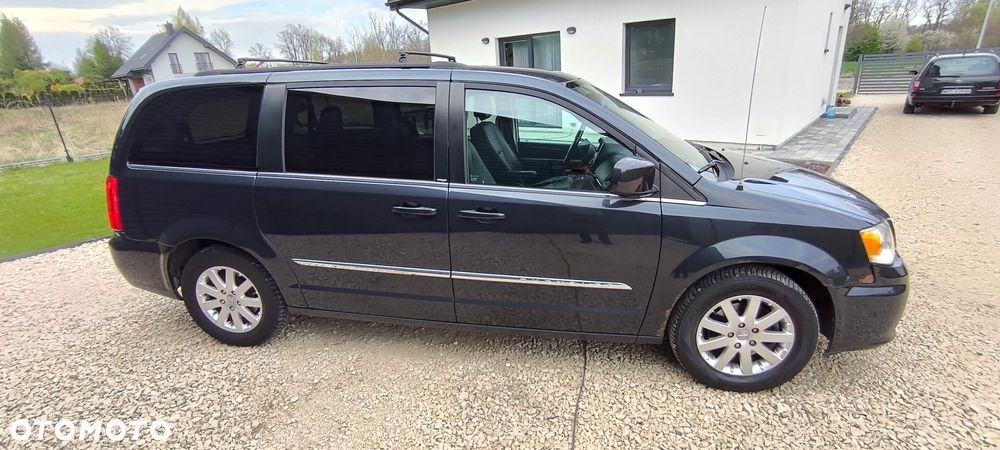 Chrysler Town & Country - 17