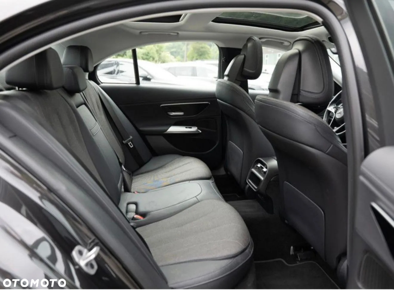 Mercedes-Benz Klasa E 220 d T 9G-TRONIC - 11