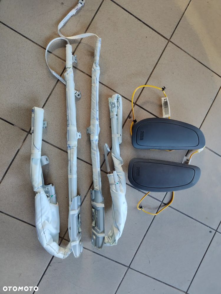 Mitsubishi Space Star II 2012--kurtyna+ poduszka fotela prawa strona Oryginalne