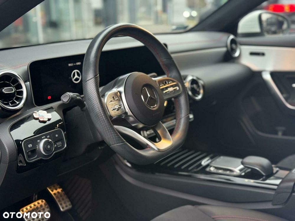 Mercedes-Benz CLA - 12