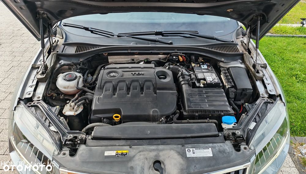 Skoda Superb 2.0 TDI DSG Premium Edition - 33