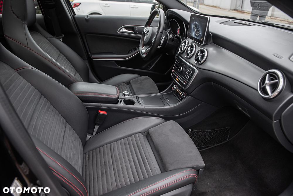 Mercedes-Benz GLA 250 4Matic 7G-DCT AMG Line - 34