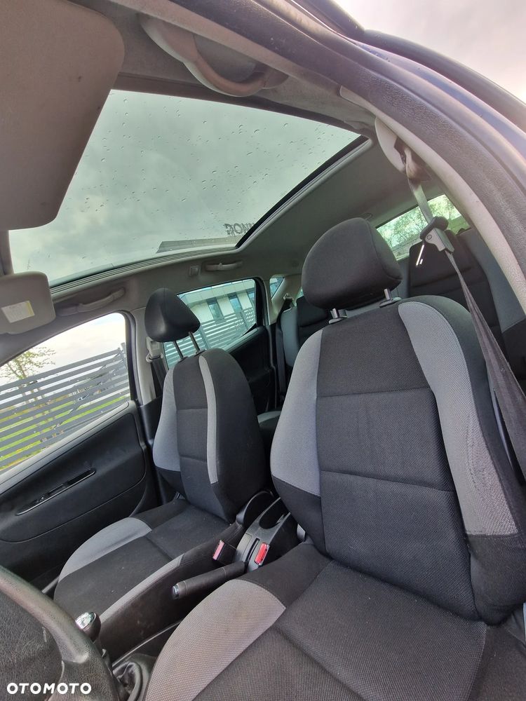 Peugeot 207 - 23