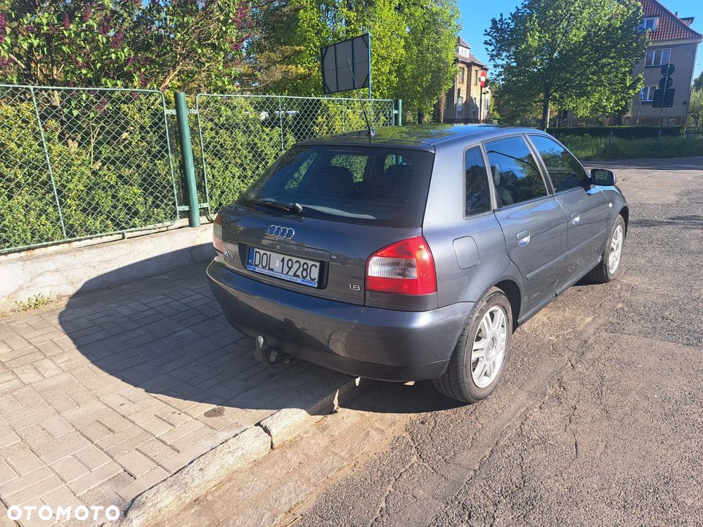Audi A3 Sportback 1.8 Ambiente - 3