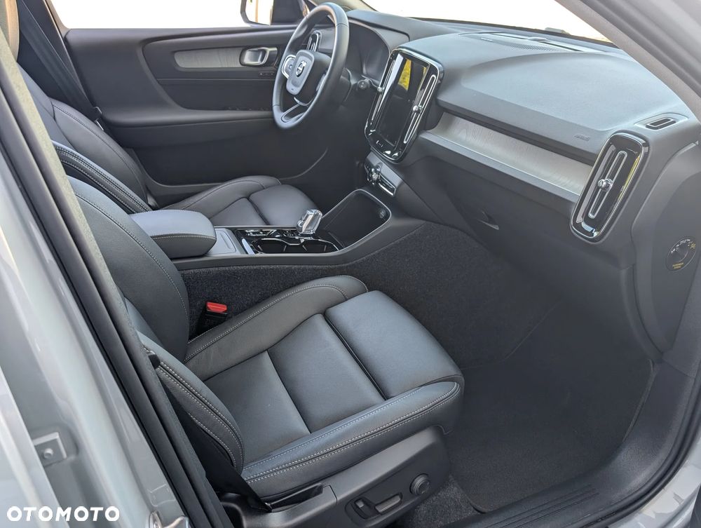 Volvo XC 40 B4 AWD Ultimate Dark - 22