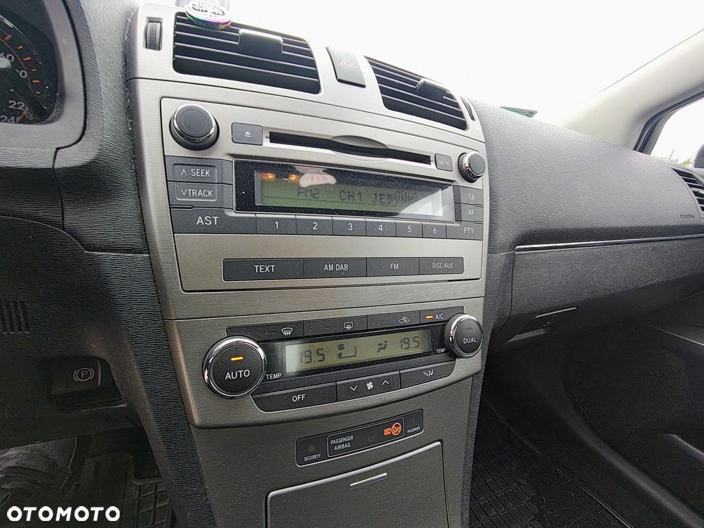 Toyota Avensis - 17