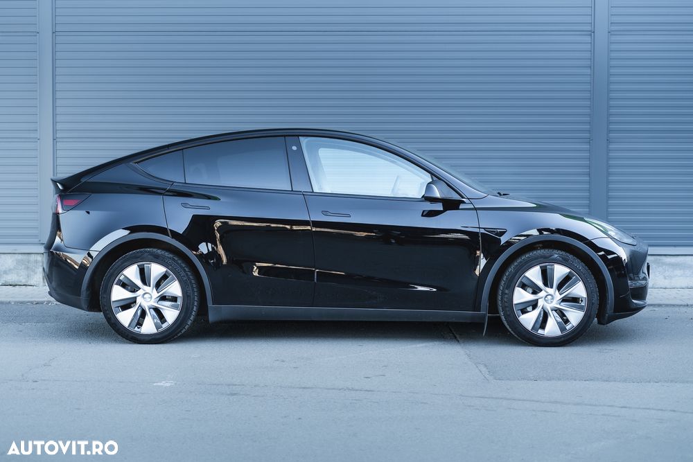 Tesla Model Y - 27