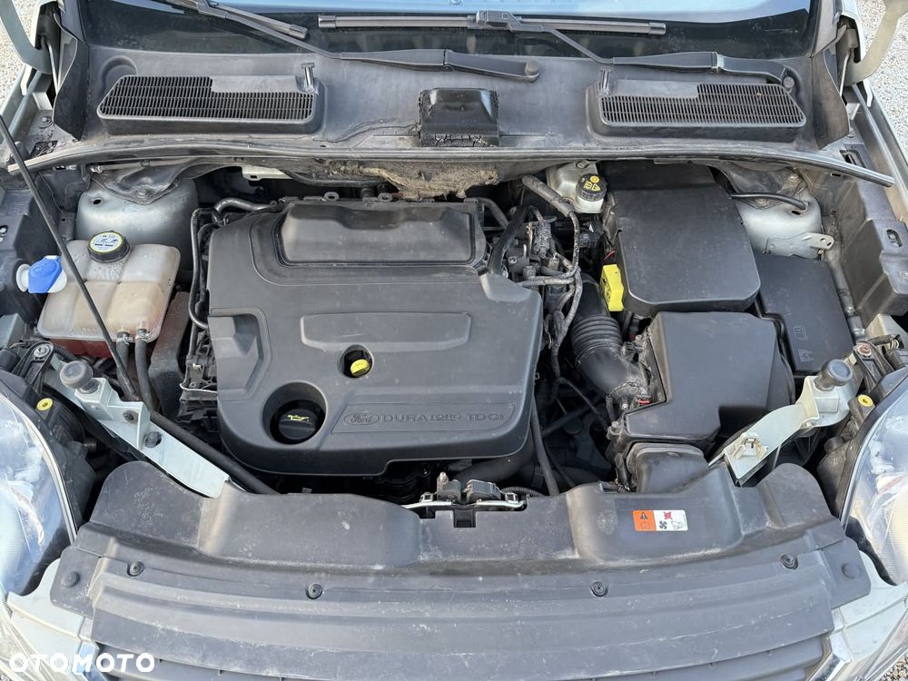 Ford Kuga 2.0 TDCi 2x4 Titanium - 35