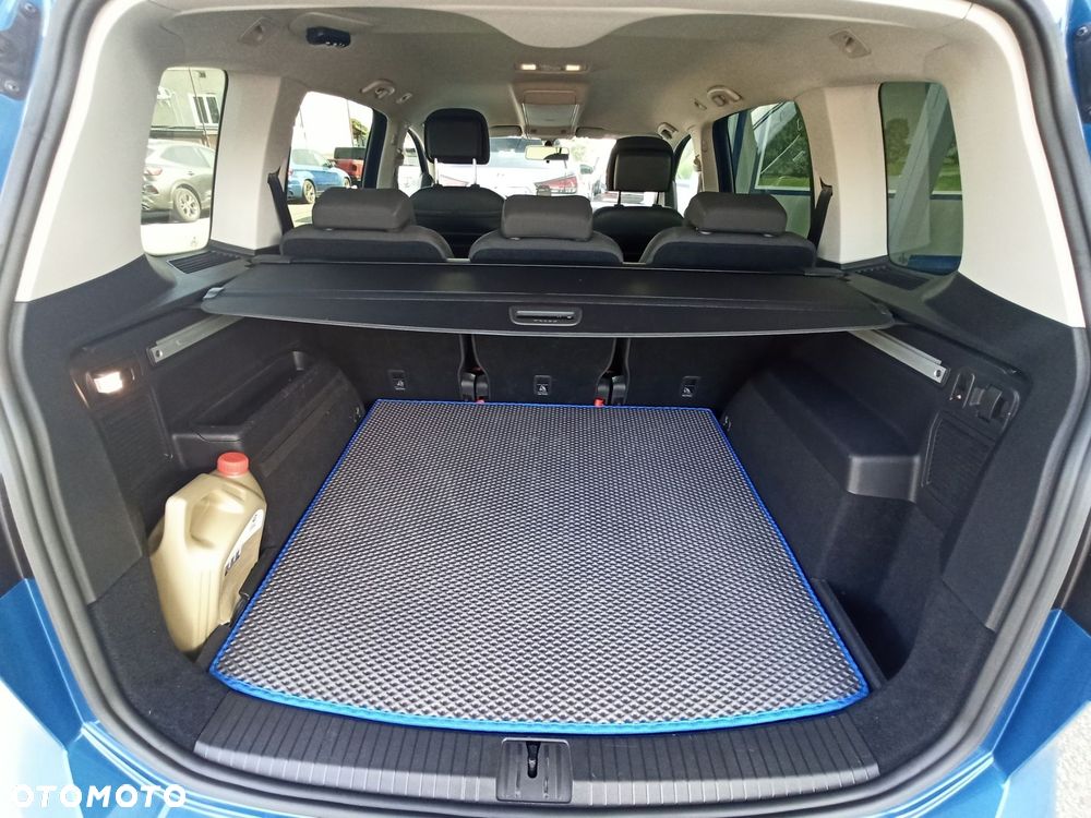 Volkswagen Touran - 9