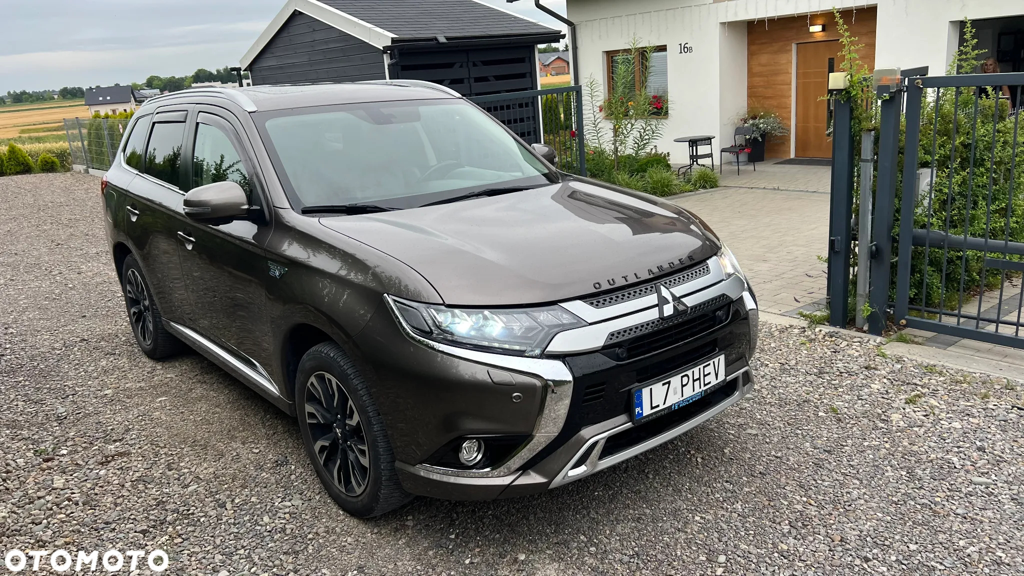 Mitsubishi Outlander - 12