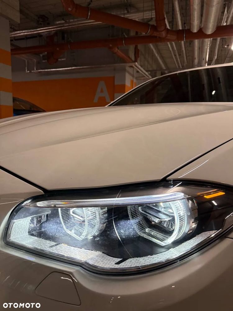 BMW Seria 5 530d xDrive Touring Luxury Line - 19