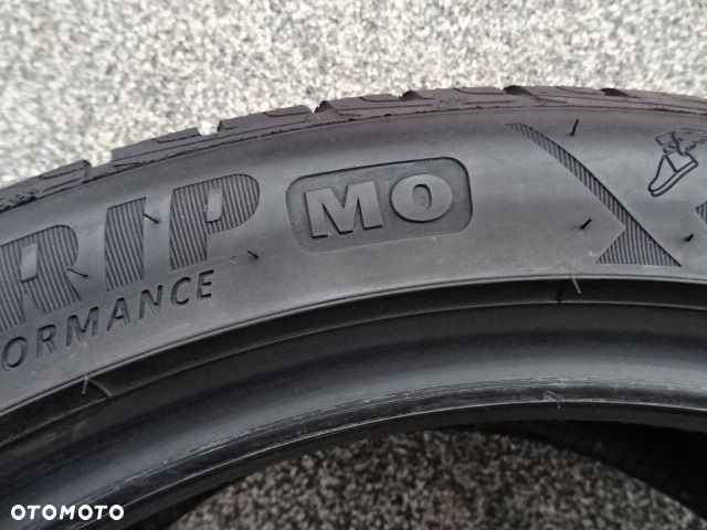 225/45/R18 95H Goodyear Ultra Grip Performance - 8