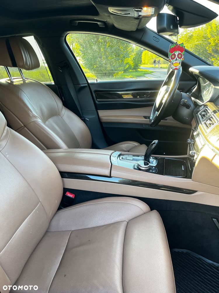 BMW Seria 7 730d L - 8