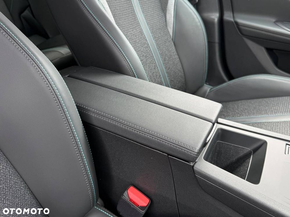 Peugeot 408 - 28