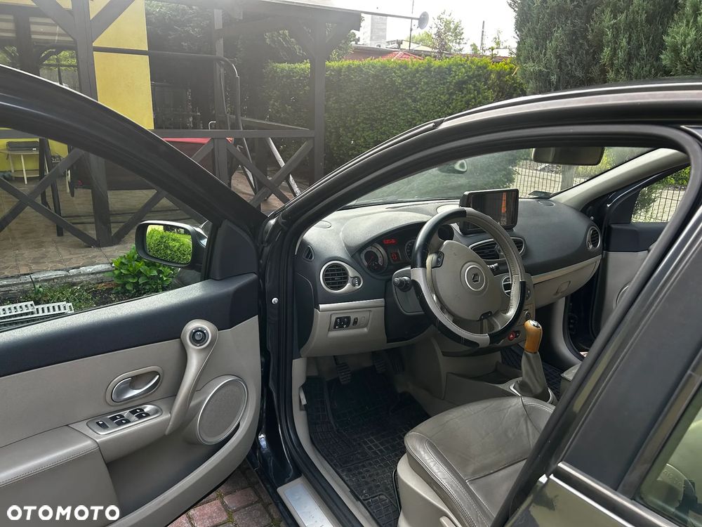 Renault Clio - 11