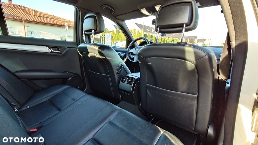 Mercedes-Benz Klasa C 320 CDI Avantgarde 4-Matic - 22