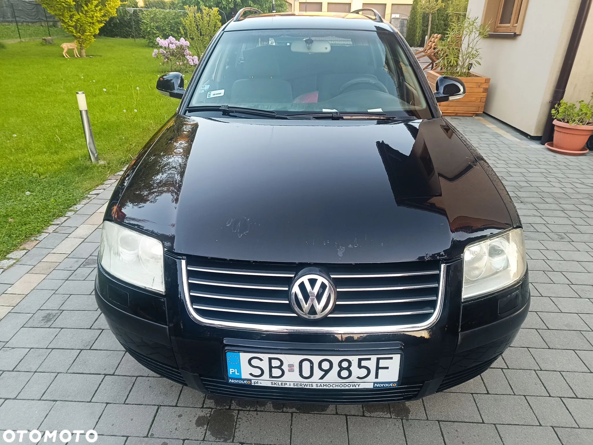Volkswagen Passat - 1