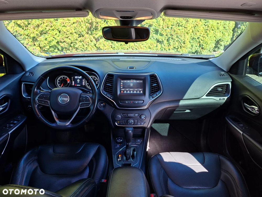 Jeep Cherokee - 16
