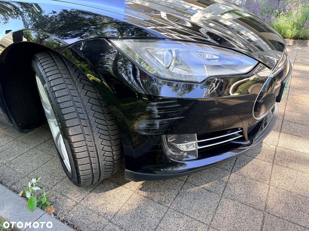 Tesla Model S - 4