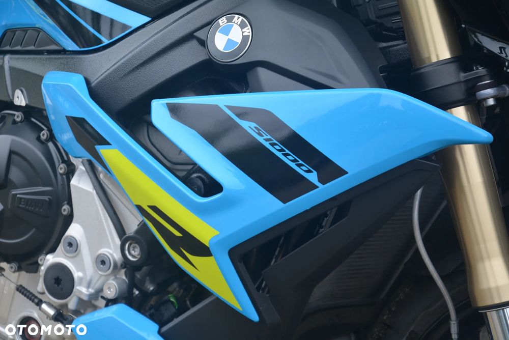 BMW S - 8