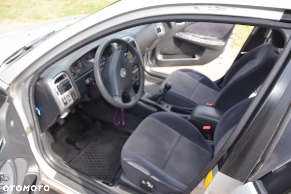 Toyota Avensis 1.6 VVT-i Terra - 16