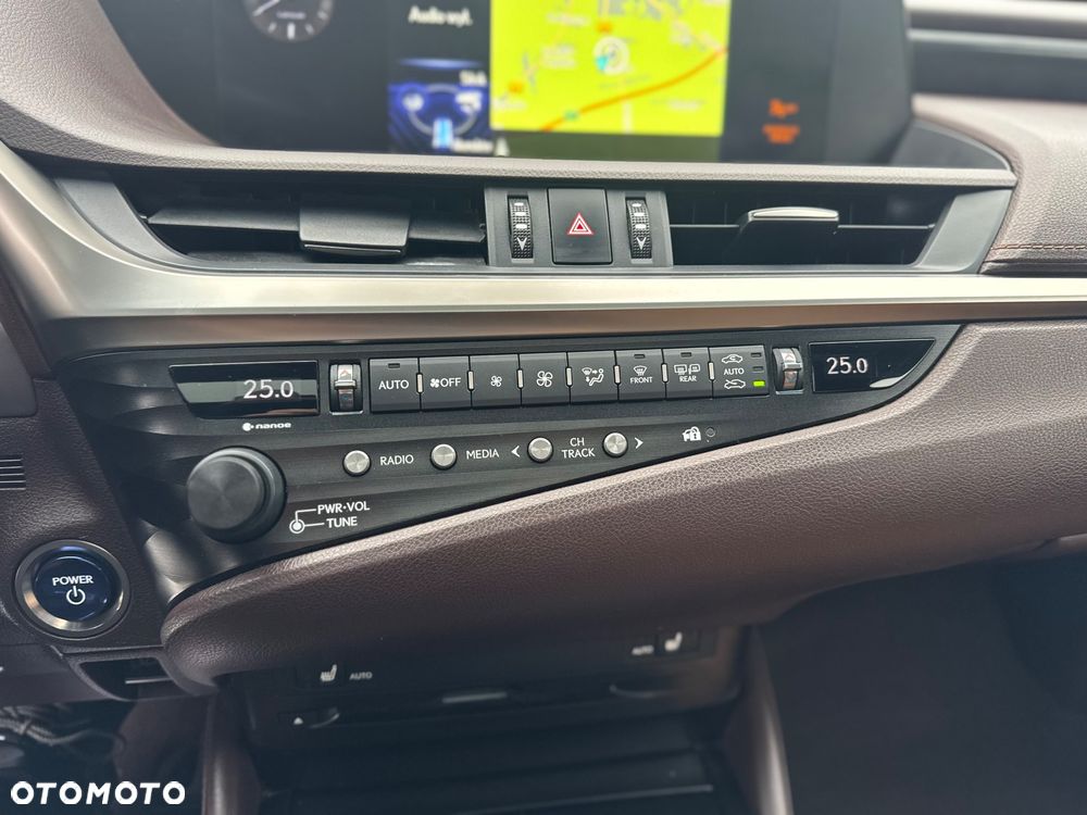 Lexus ES 300h Prestige - 24