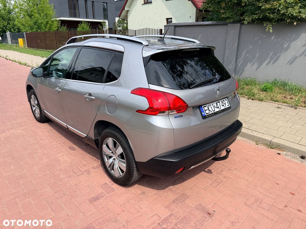 Peugeot 2008 1.2 Pure Tech Allure S&S - 4