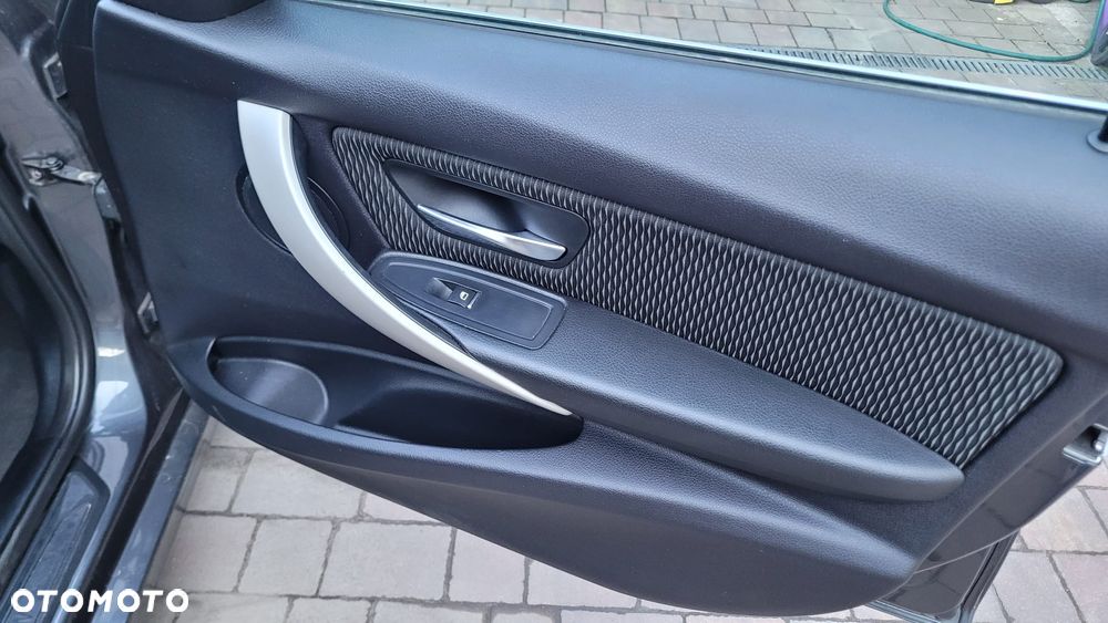 BMW Seria 3 320d Edition M Sport Shadow - 27