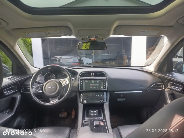 Jaguar F-Pace 25t AWD Prestige - 16
