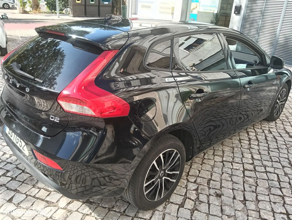 Volvo V40 2.0 D2 Momentum Eco - 4