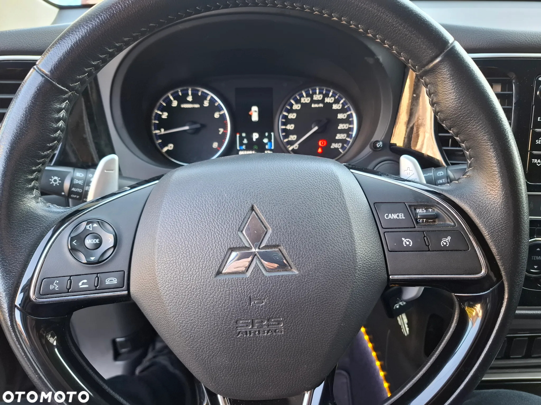 Mitsubishi Outlander 2.0 Intense 2WD CVT - 17