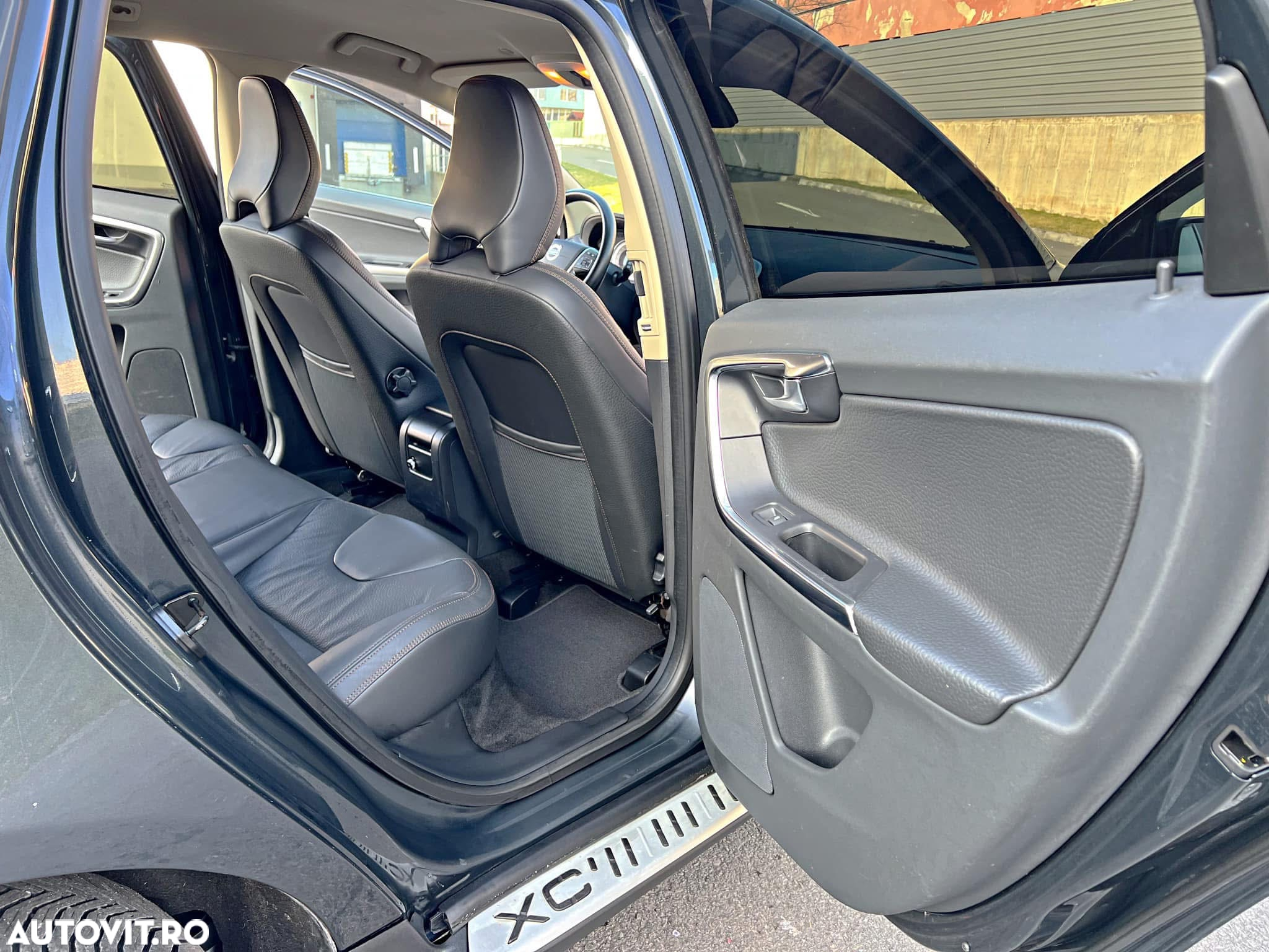 Volvo XC 60 2.4D AWD Aut. Momentum - 7