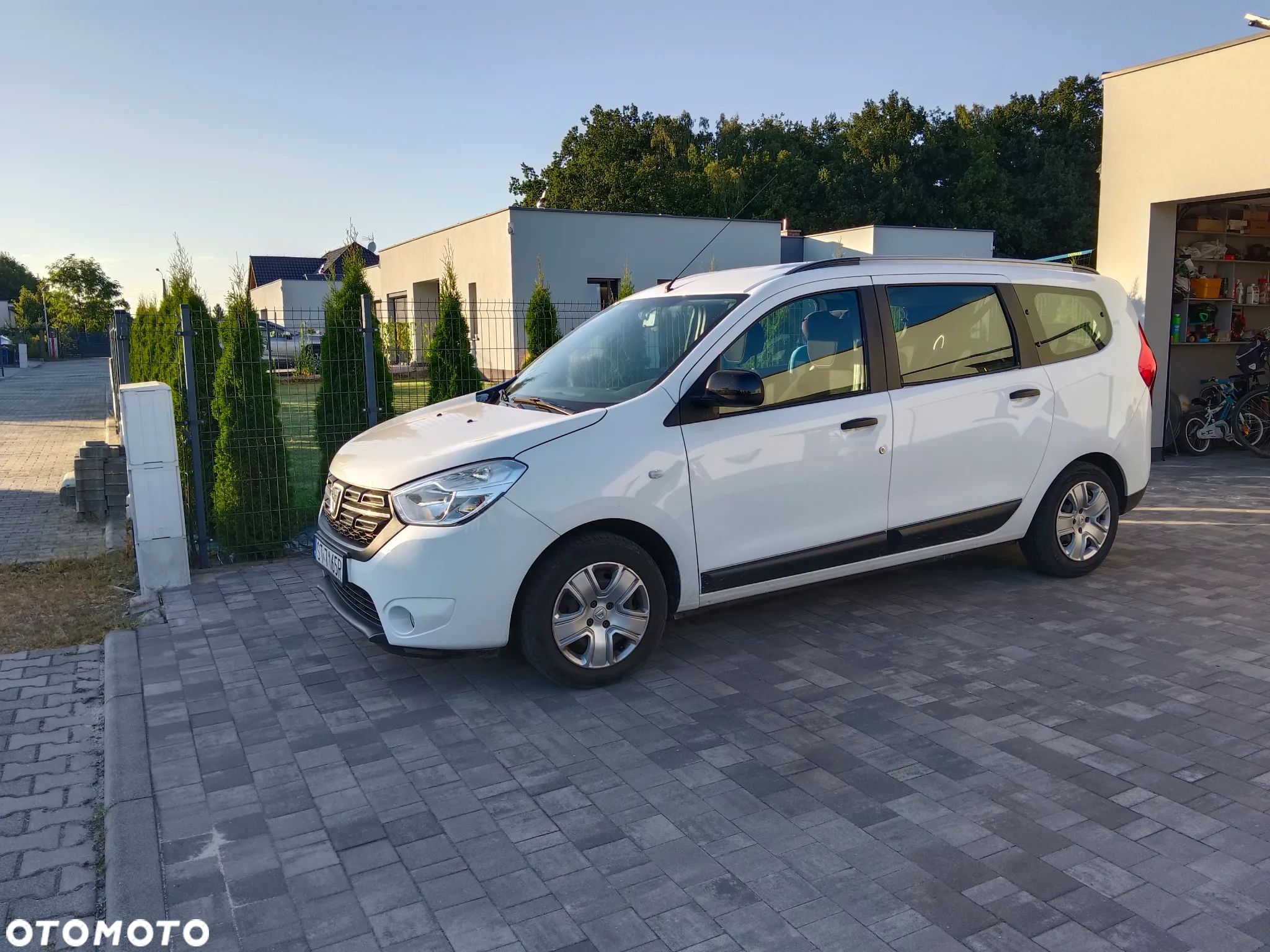 Dacia Lodgy 1.3 TCe Laureate S&S - 1
