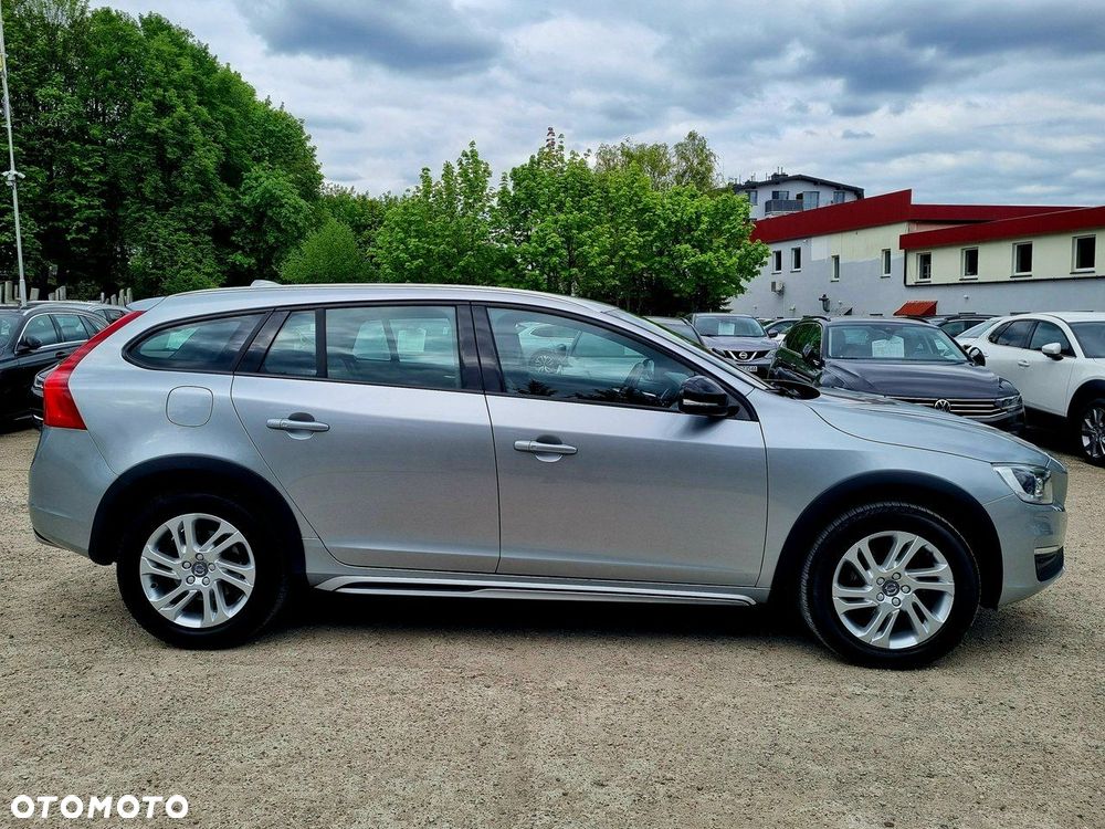 Volvo V60 Cross Country D3 Geartronic Summum - 4