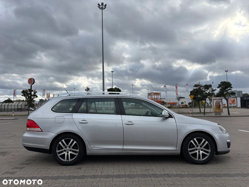 Volkswagen Golf V 1.9 TDI DPF BlueMot Comfortline - 39