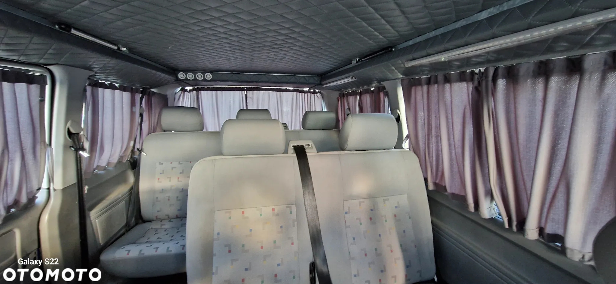 Volkswagen Caravelle - 11