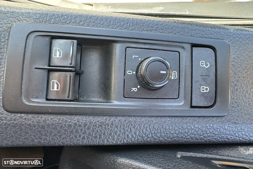 VW Transporter 2.0 TDi - 23