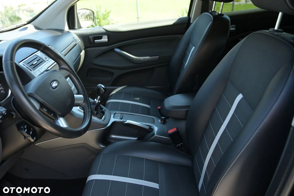 Ford Kuga 2.0 TDCi 2x4 Titanium - 24