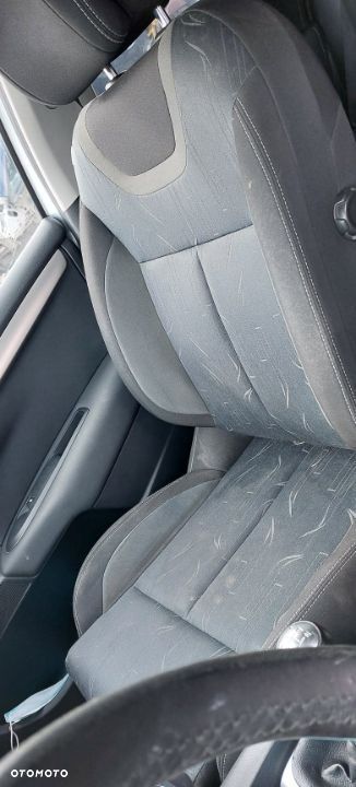 Citroen C4 ii 1,6 EHDI rozrusznik - 9