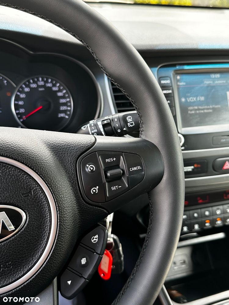 Kia Carens 1.7 CRDi 115 Dream-Team Edition - 29