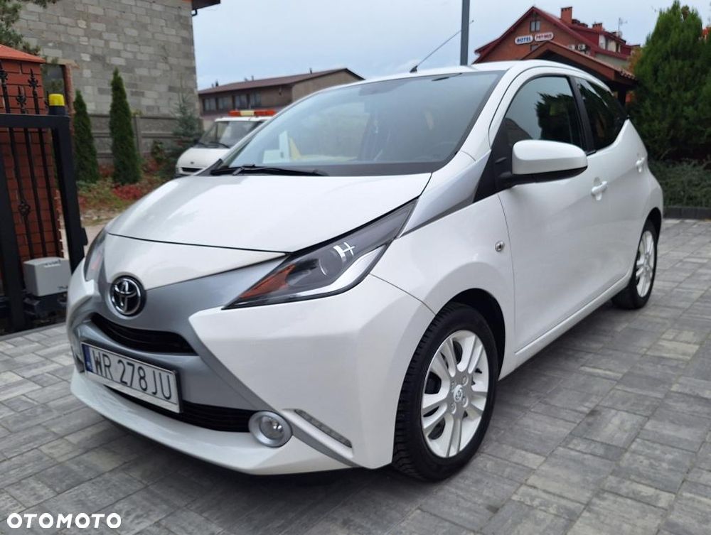 Toyota Aygo x-play - 1