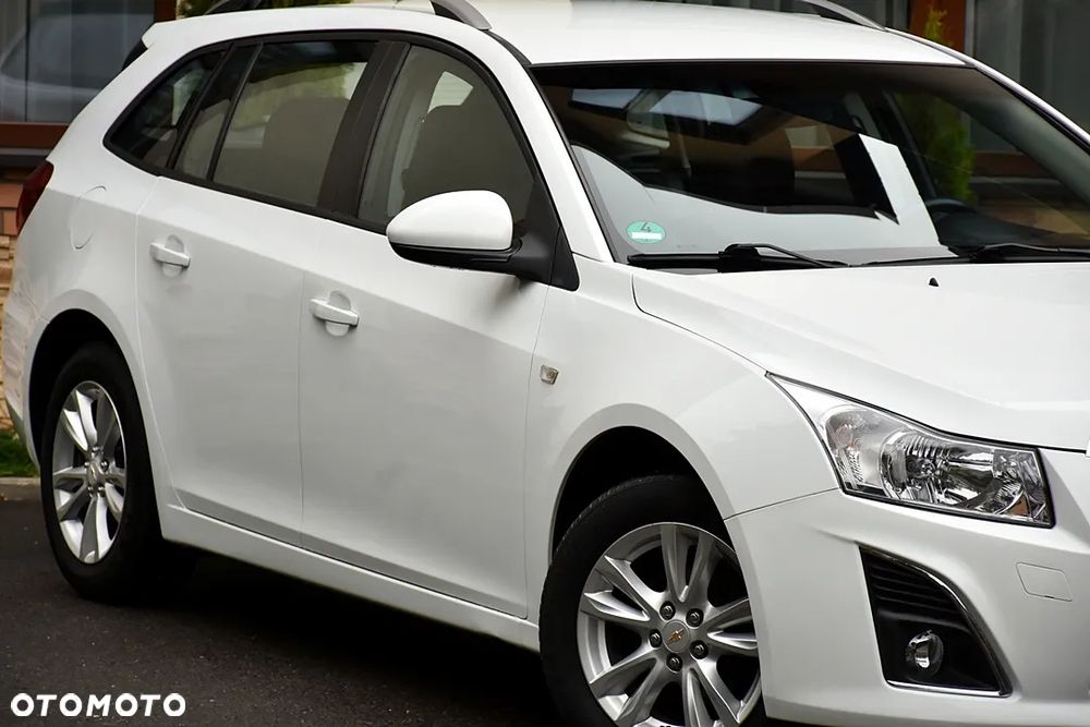 Chevrolet Cruze Station Wagon 1.6 LS+ - 9