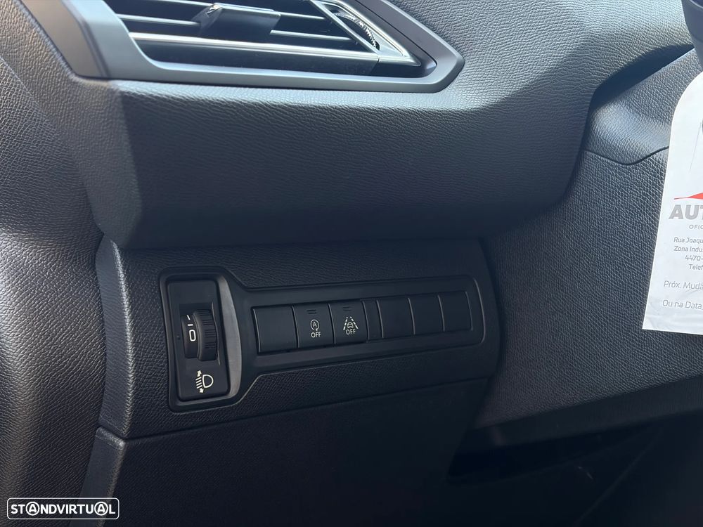 Peugeot 308 PureTech 130 GPF EAT8 Stop & Start Tech Edition - 30