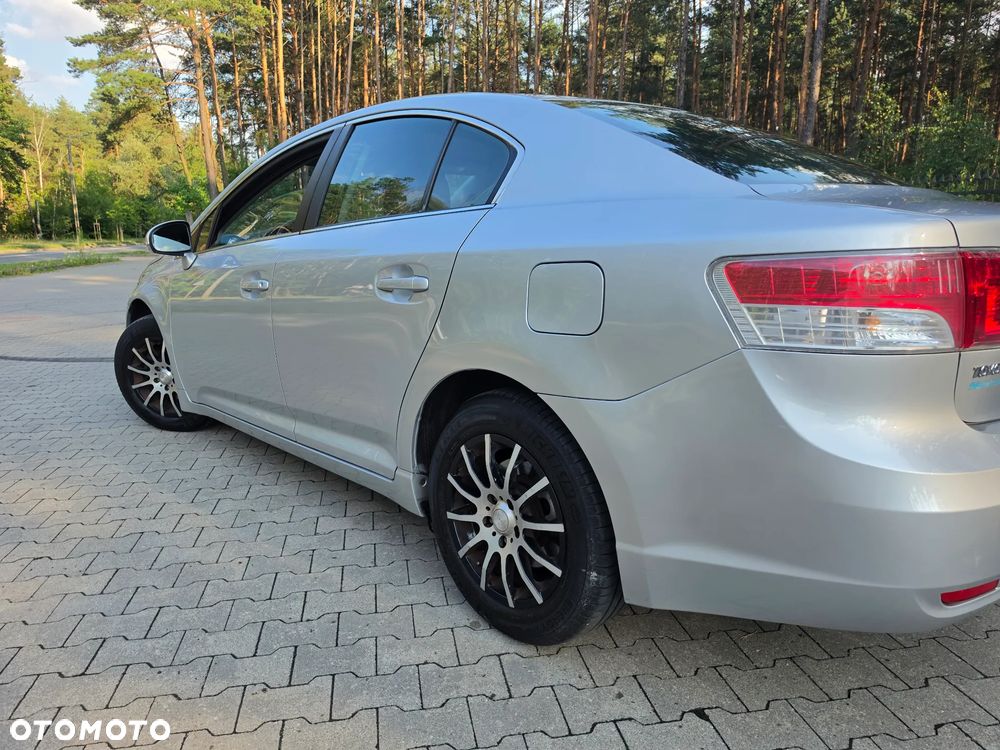 Toyota Avensis 1.8 Executive - 8
