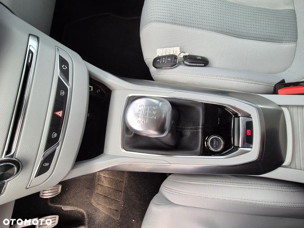 Peugeot 308 - 13