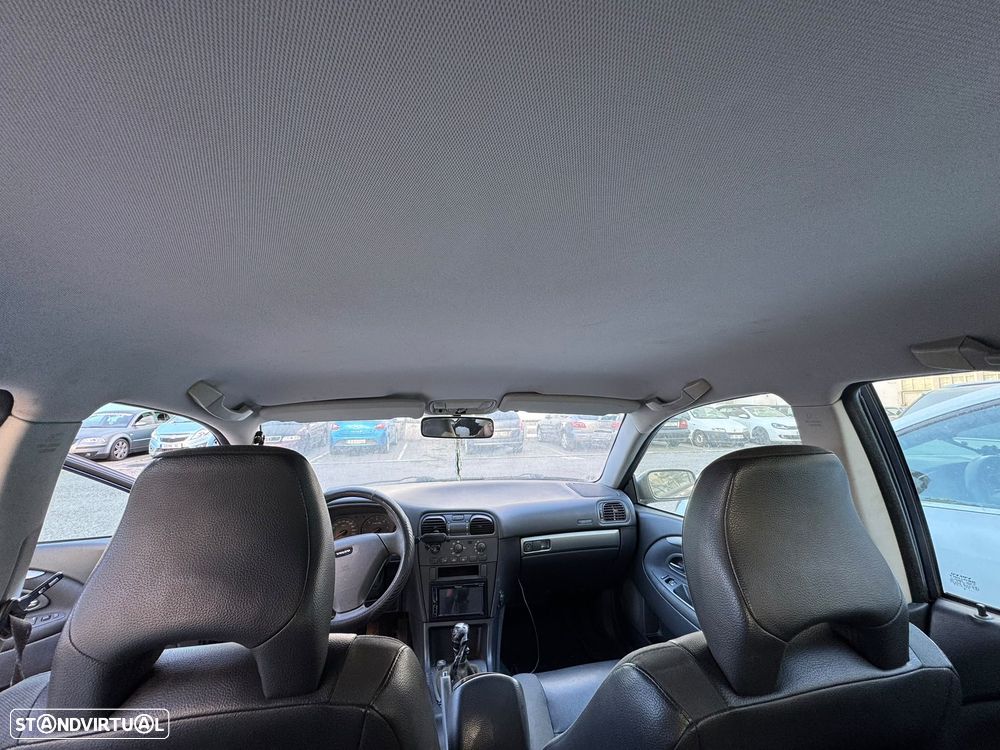 Volvo V40 Cross Country - 11