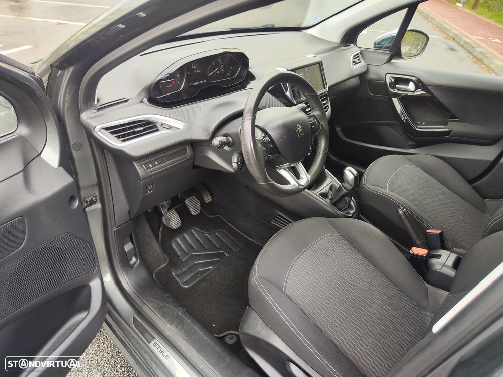 Peugeot 208 1.2 PureTech Style - 23