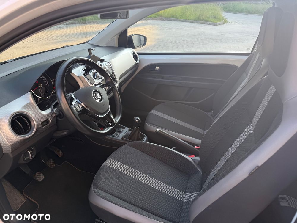 Volkswagen up! TSI high - 18