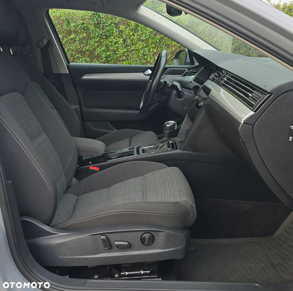 Volkswagen Passat - 17