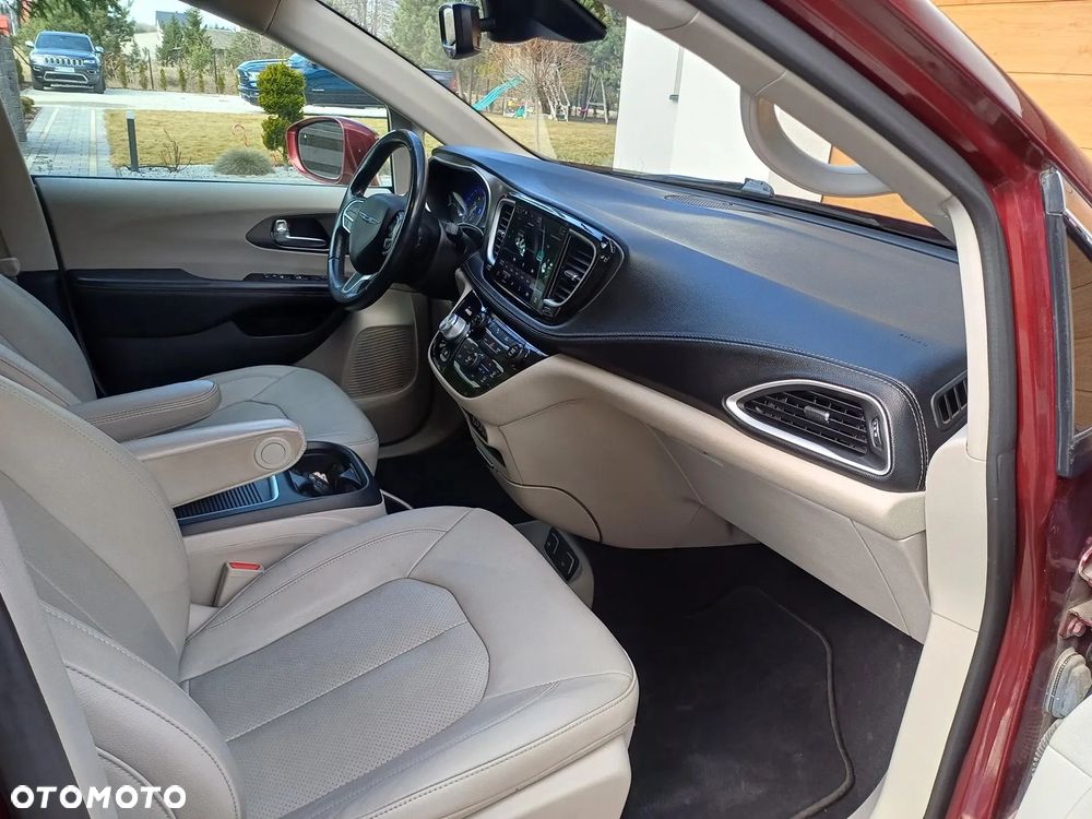 Chrysler Pacifica - 8